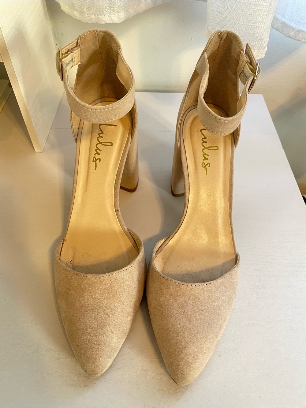 Lulus light pink beige closed pointed toed size 7.5